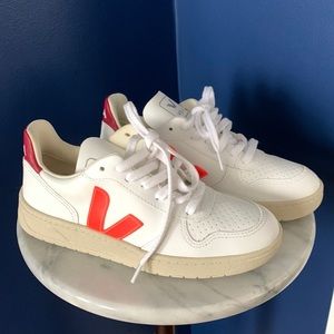 BRAND NEW Veja V-10 Sneakers